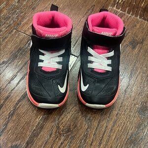 Nike Kids Sneakers in Black and Pink